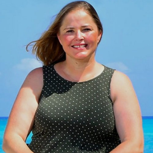 Under a bright blue sky, a woman in a sundress smiles. The headline reads, Don't let food allergies stop the fun. Kristy Durso of Incredible Memories Travel. Family vacations can be incredibly stresssful, especially with. . . Orange text asks us to Read More.